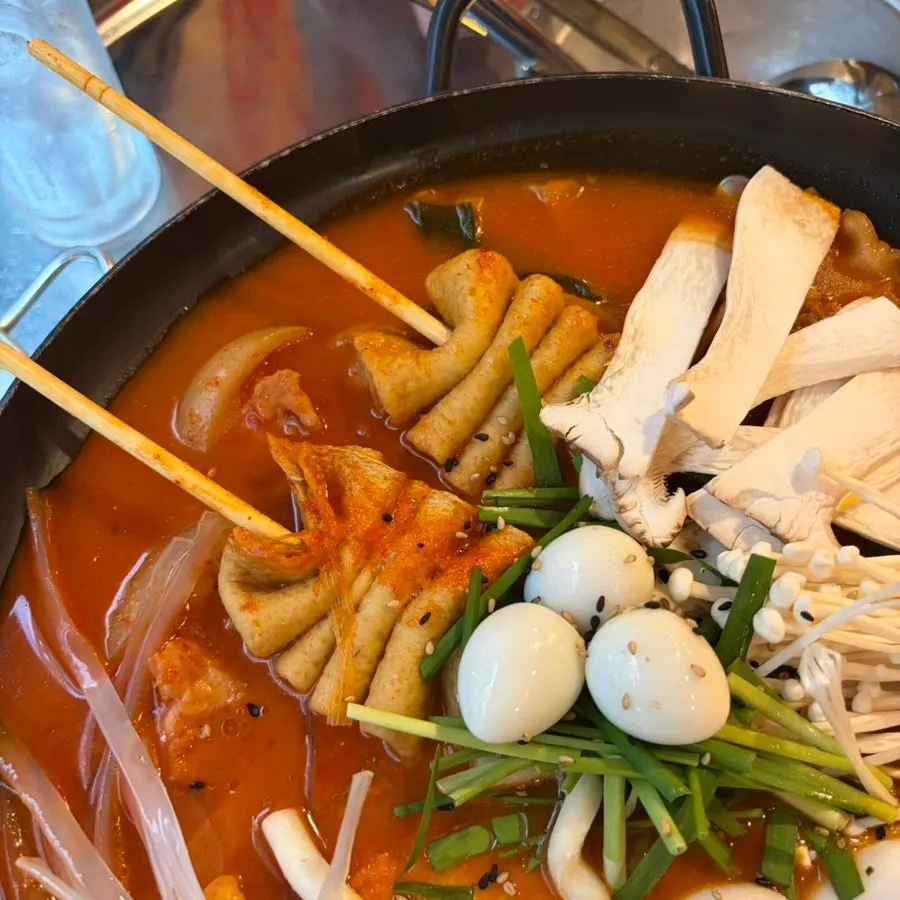 Boneless chicken stew with extra fish cake