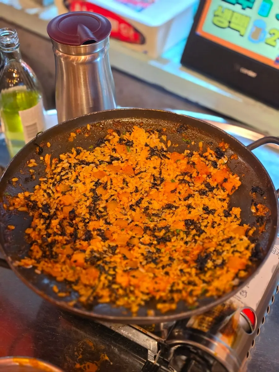 날치알과 깍두기 볶음밥 재료