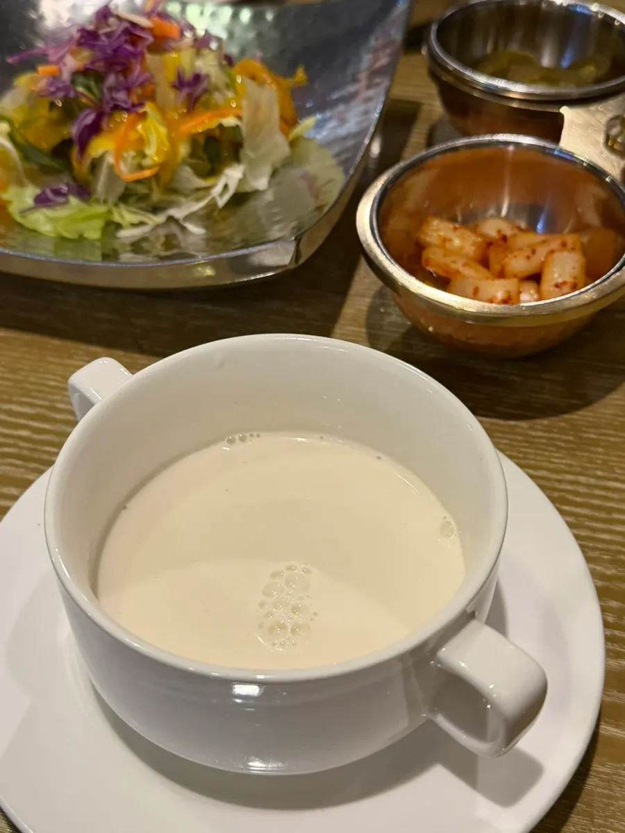 Pre-meal soup and fresh salad