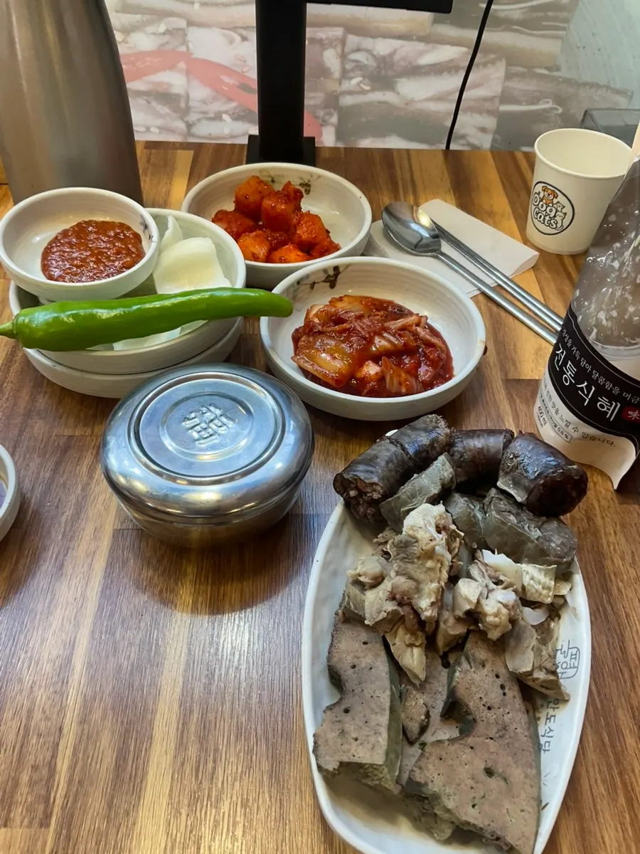 혼밥하기 좋은 식당 테이블 자리