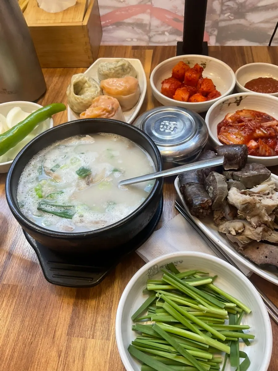 평안도식당 신촌점 메뉴판
