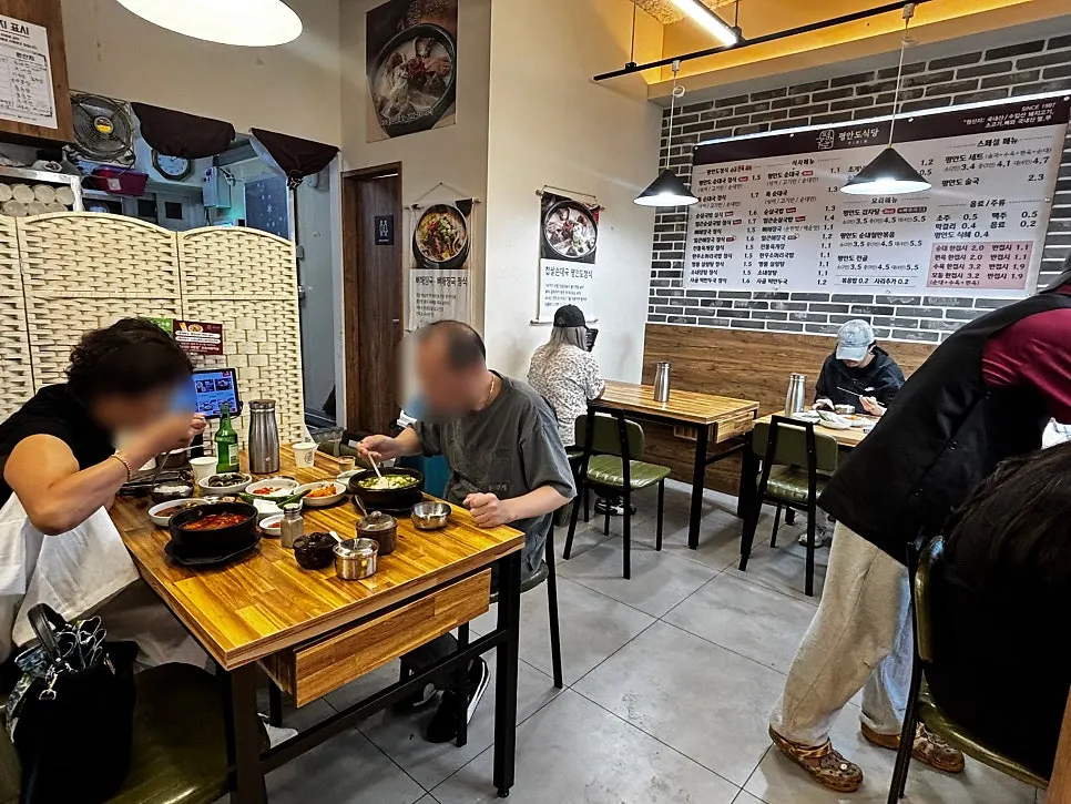 평안도식당 신촌점 1인 바테이블 좌석