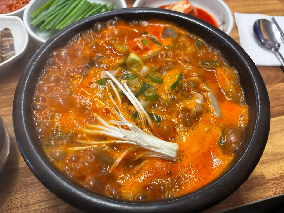 들깨가루를 넣은 순대국