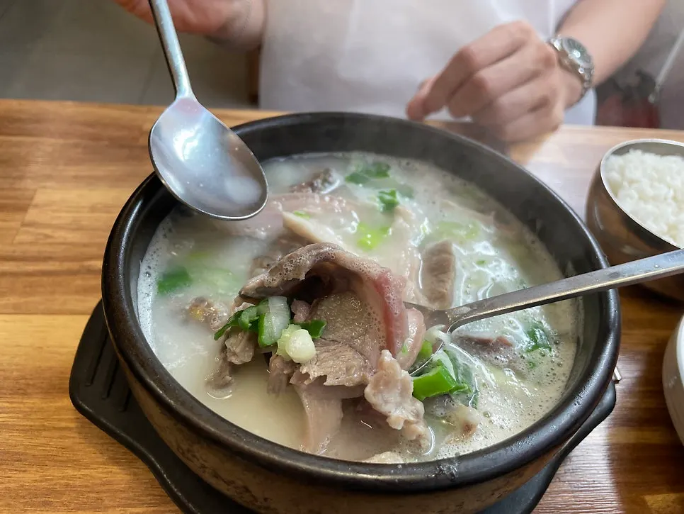 신촌 순대국 정식 편육 맛집, 평안도식당 신촌점