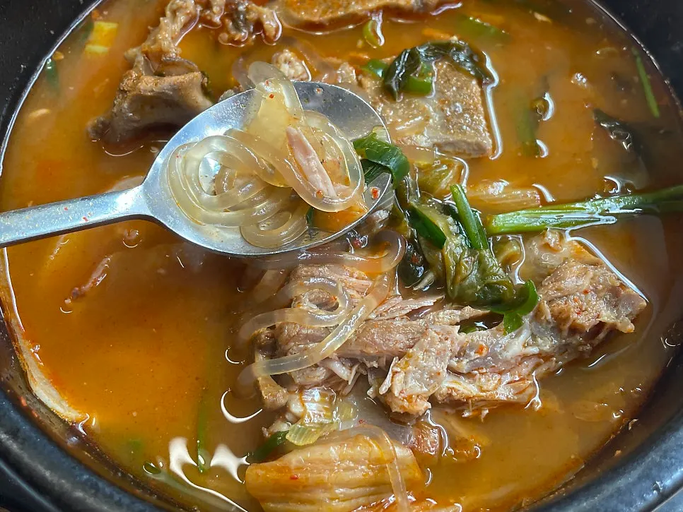 고기가 넉넉한 뼈해장국
