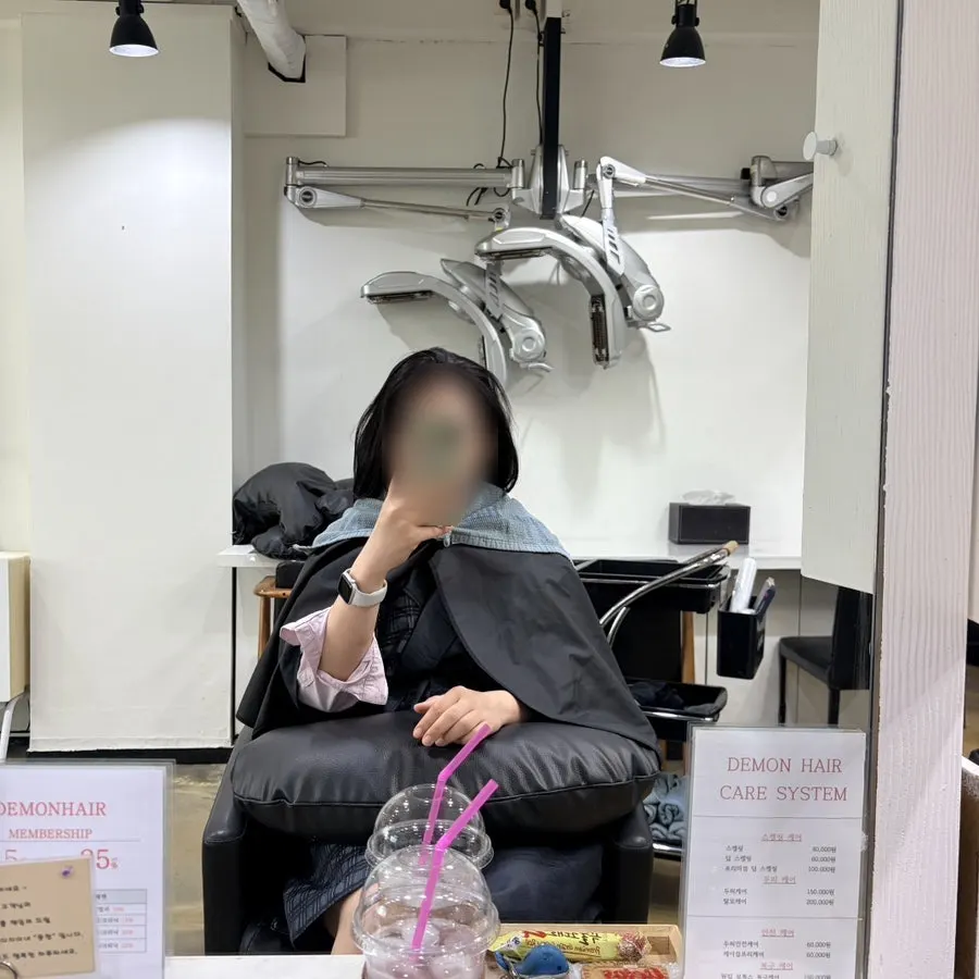 염색 후 샴푸하며 들어가는 클리닉 안내