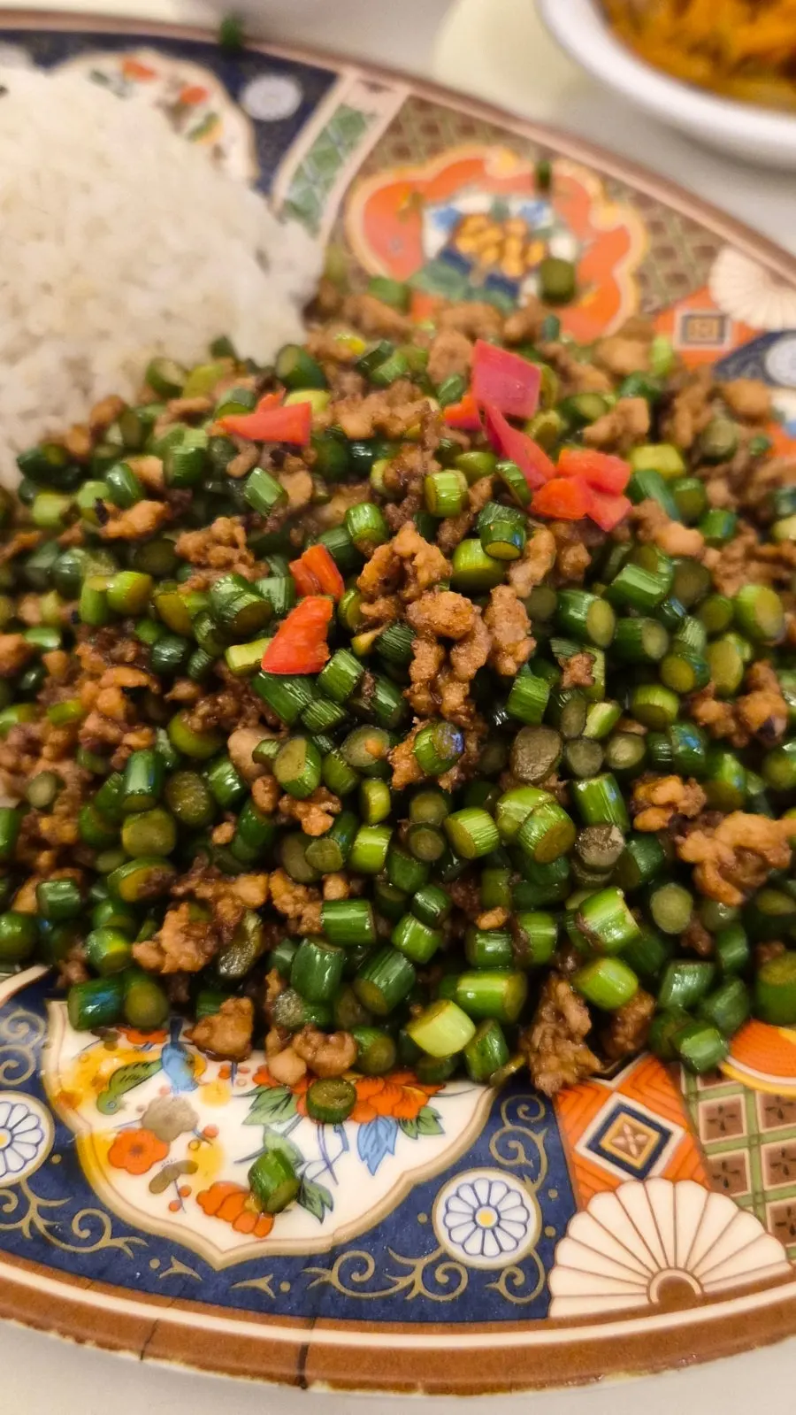 Pork and garlic scape stir-fry soaked in special sauce