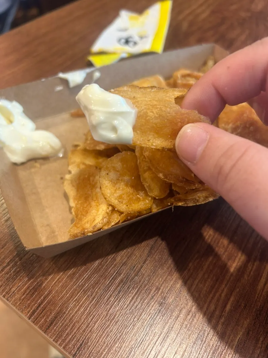 Bas Burger complimentary potato chips