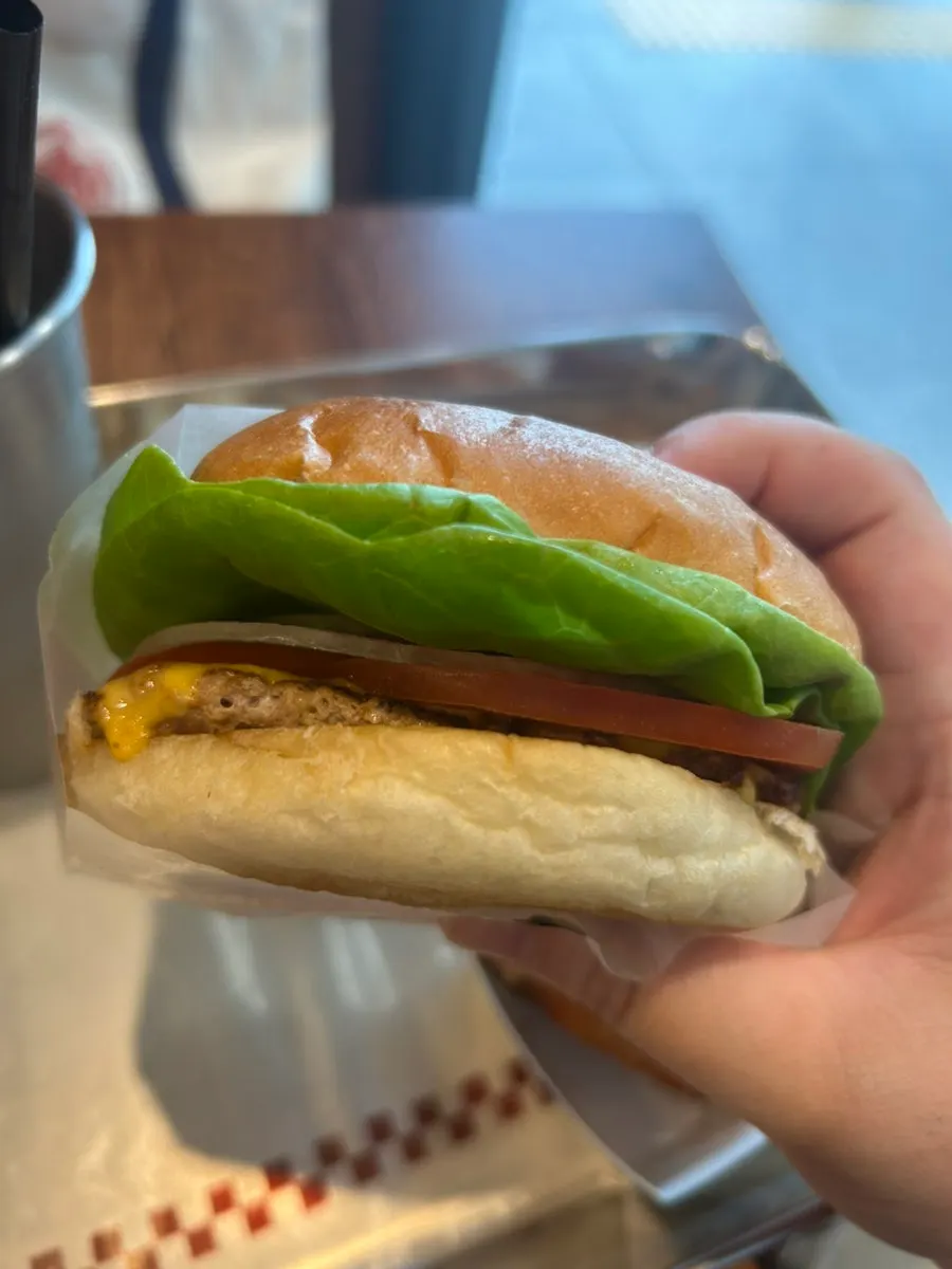 Bas Burger with beef patty