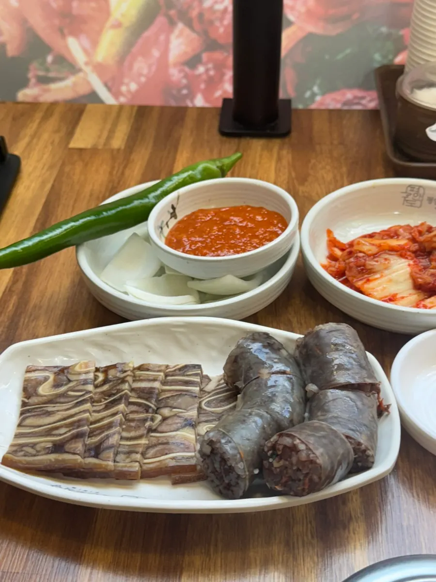평안도 특 순대국 정식 한 상 차림
