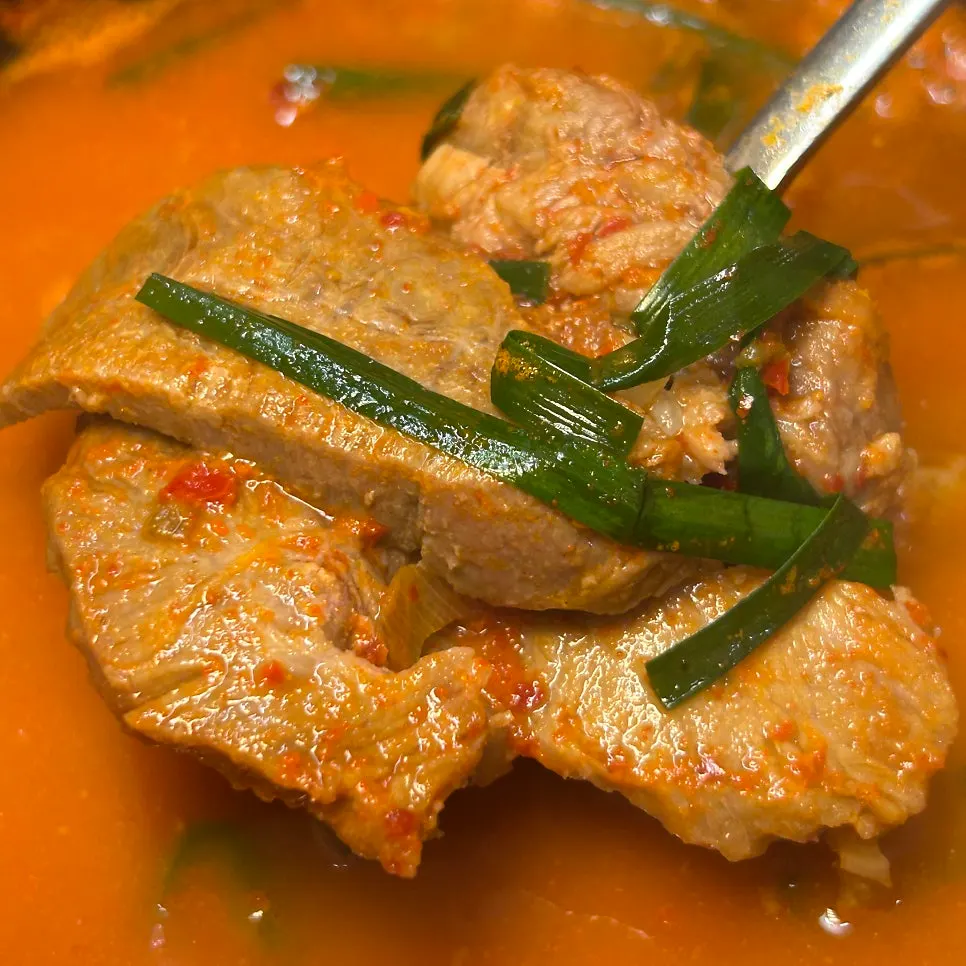 Thick pork cheek meat lifted from the sunsal-guk