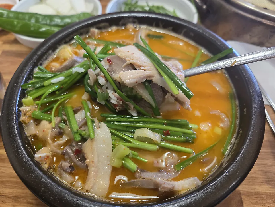 평안도식당 신촌점 순대국 상차림