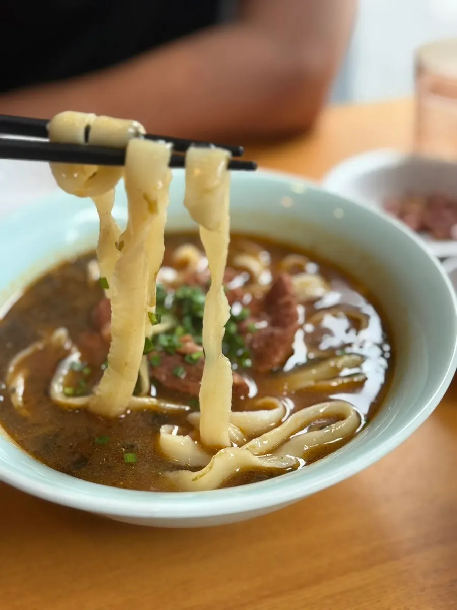 Beef dao xiao mian topped with tender beef