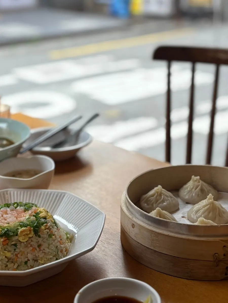 Cheonghwaweon's xiaolongbao served with shredded ginger