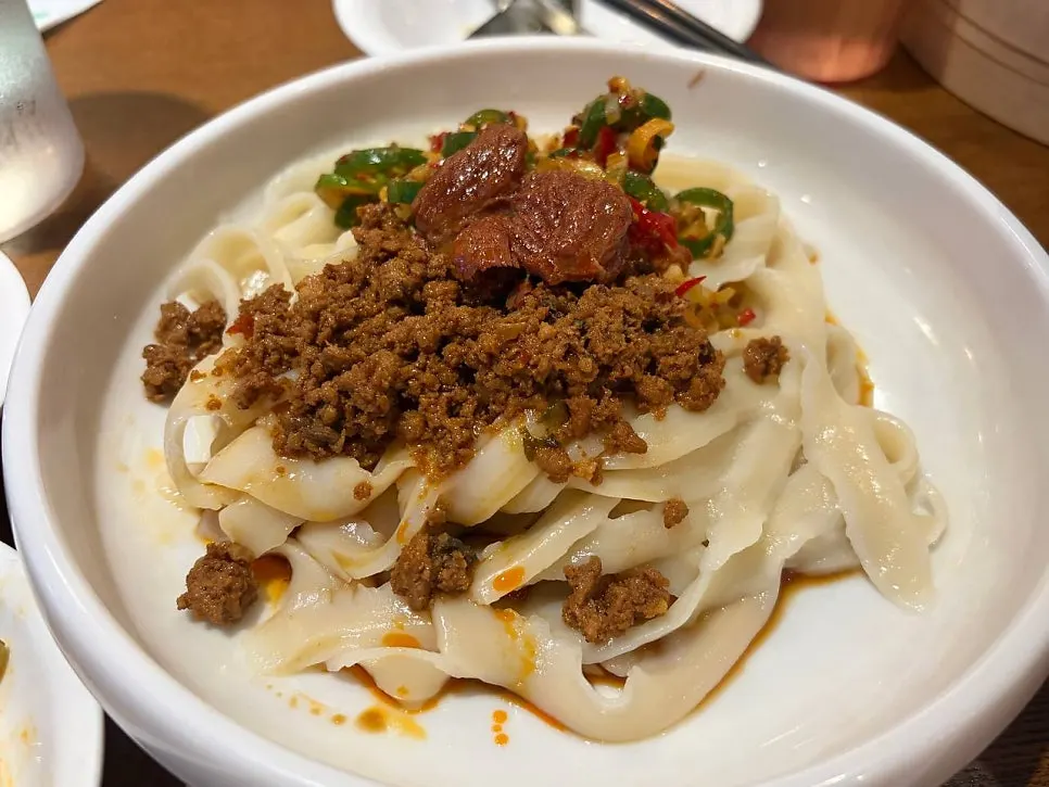 쪽파 올린 청화원 우육도삭면