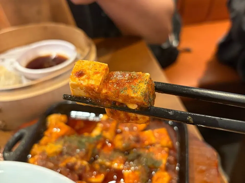 화자오 향이 나는 유발도삭면 한 입