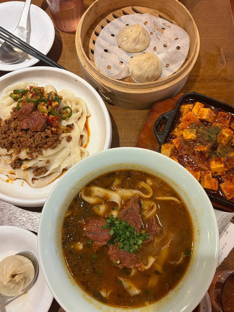 신촌 청화원 테이블 위 메뉴들