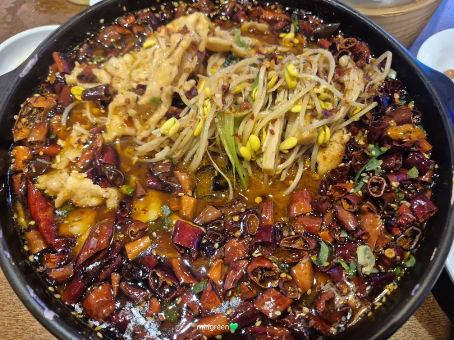 수주육편 속 콩나물 팽이버섯 청경채 고기