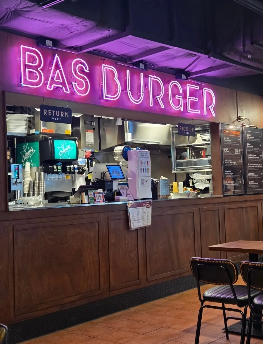 Shrimp burger menu at Bas Burger Yonsei Cancer Hospital Branch