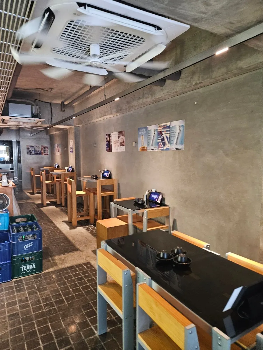 식사를 마친 바다약방 신당점 테이블