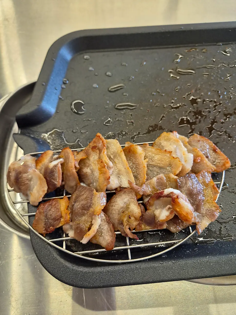 Beefjeong's quick-frozen pork belly cooking on the grill