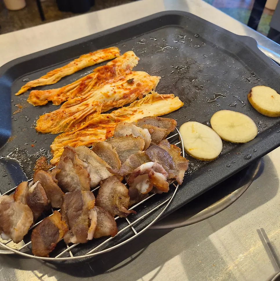 Taebaek kimchi in the old-school pork belly lunchbox
