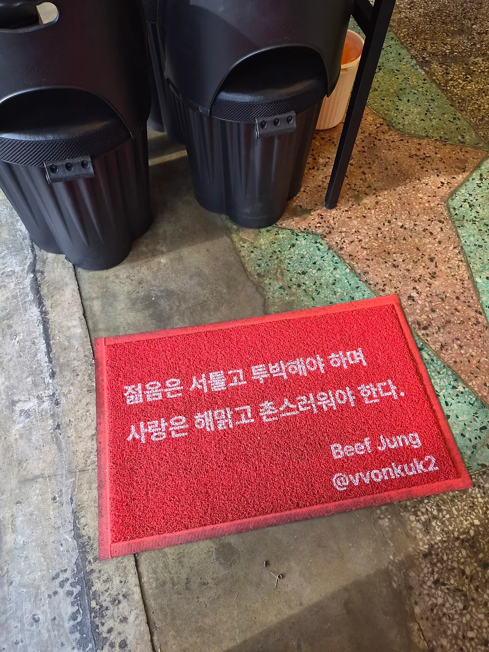 Interior view of Beefjeong Gogi Jip in Sindang-dong