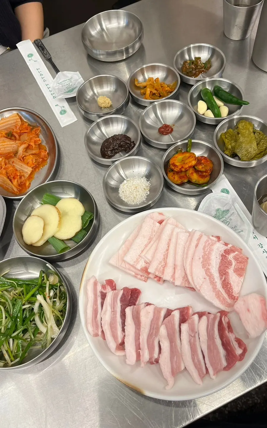 신당역 비프정 고기집 공간