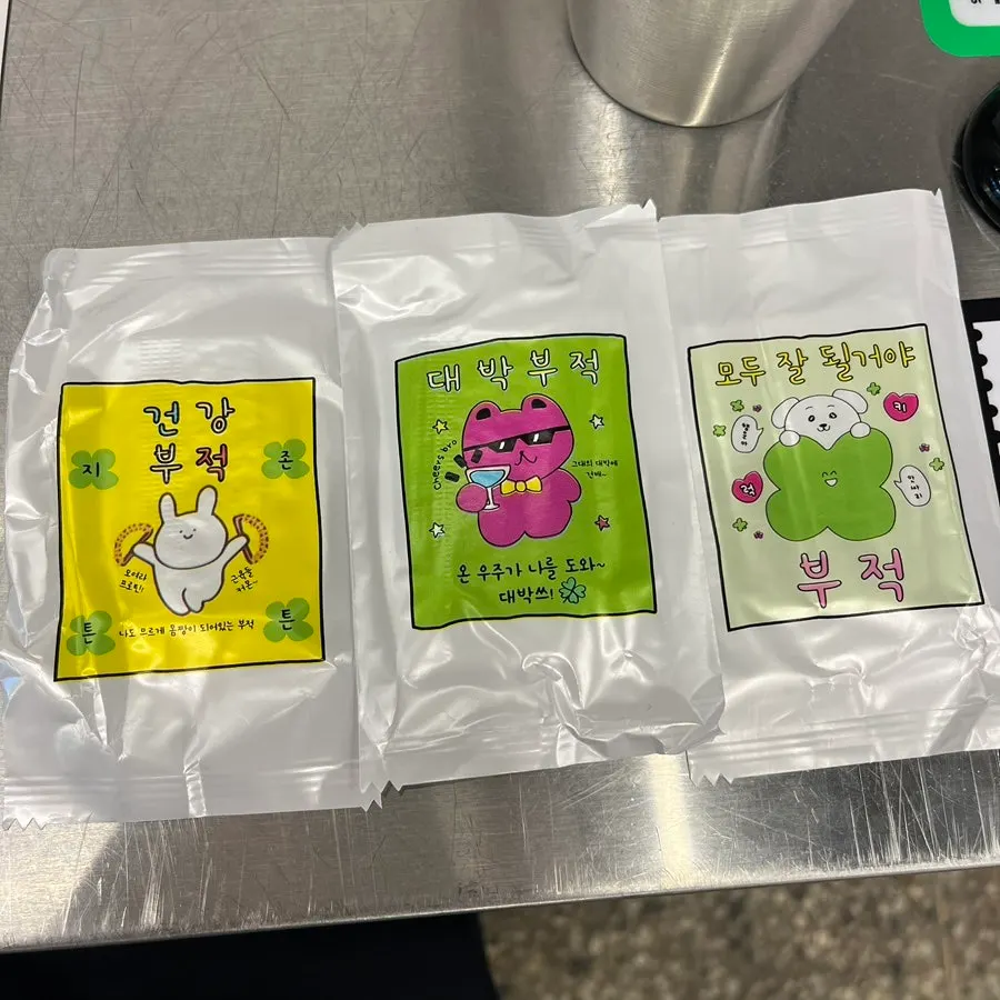건강부적 물티슈와 앞치마