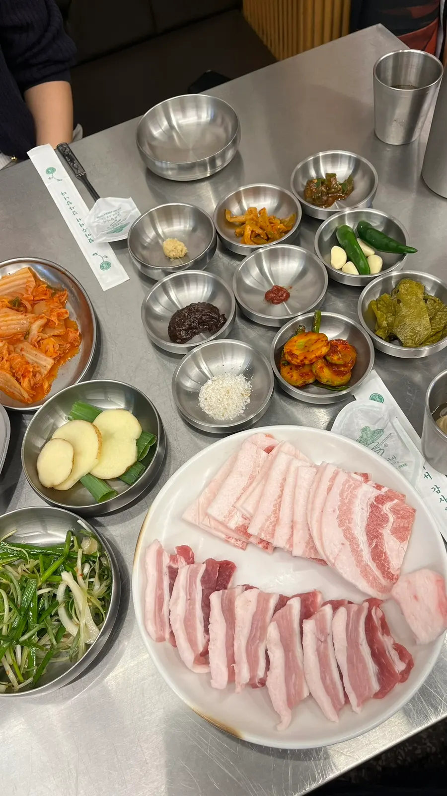 비프정 삼겹살과 사이드 메뉴