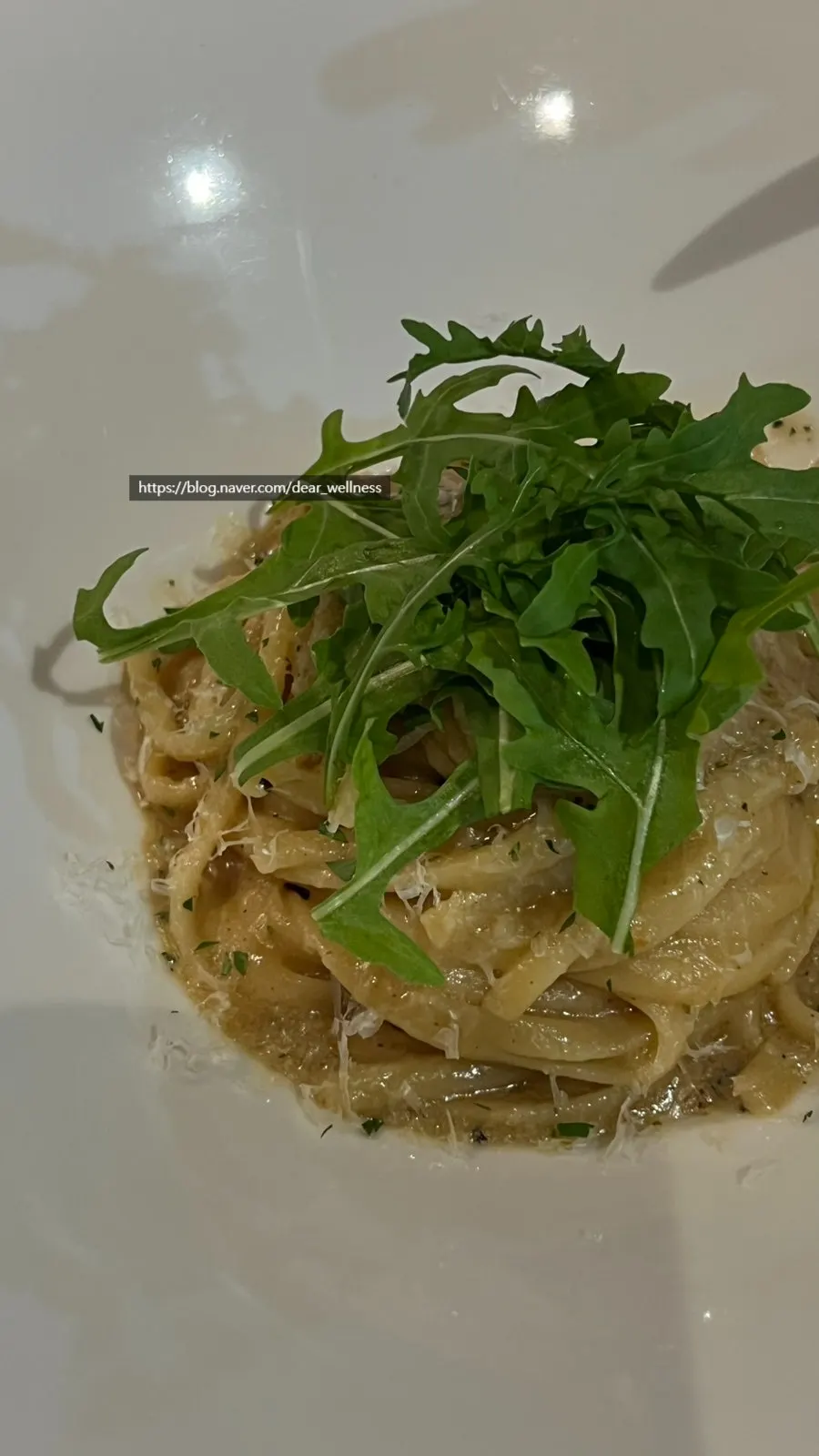 A plate of aglio olio linguine at Plot
