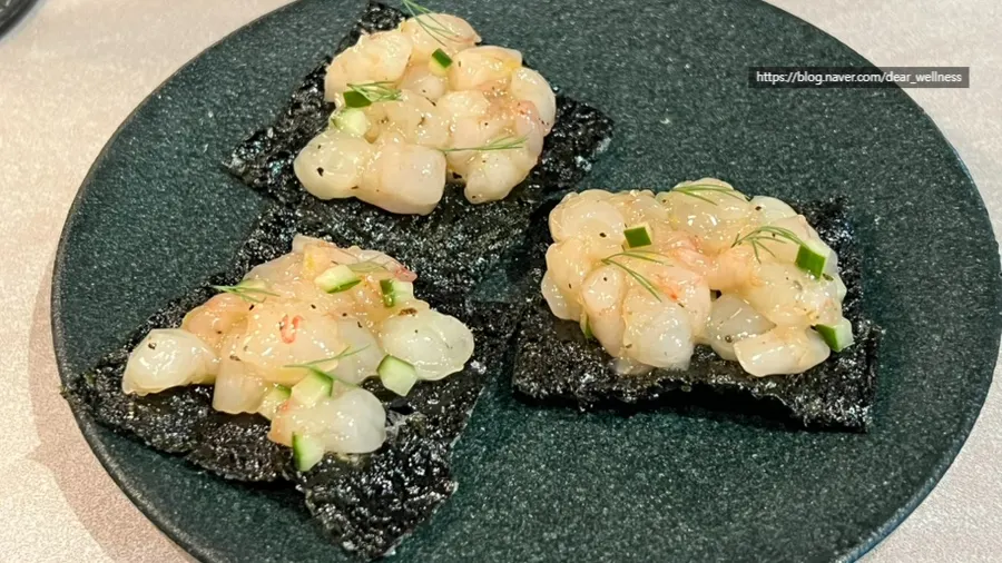 Sweet shrimp tartare served on seaweed chips