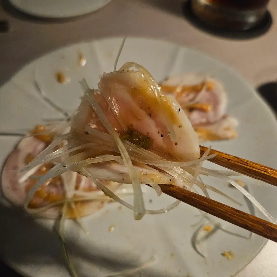 조합을 바꿔가며 먹는 흑돼지 카르파치오
