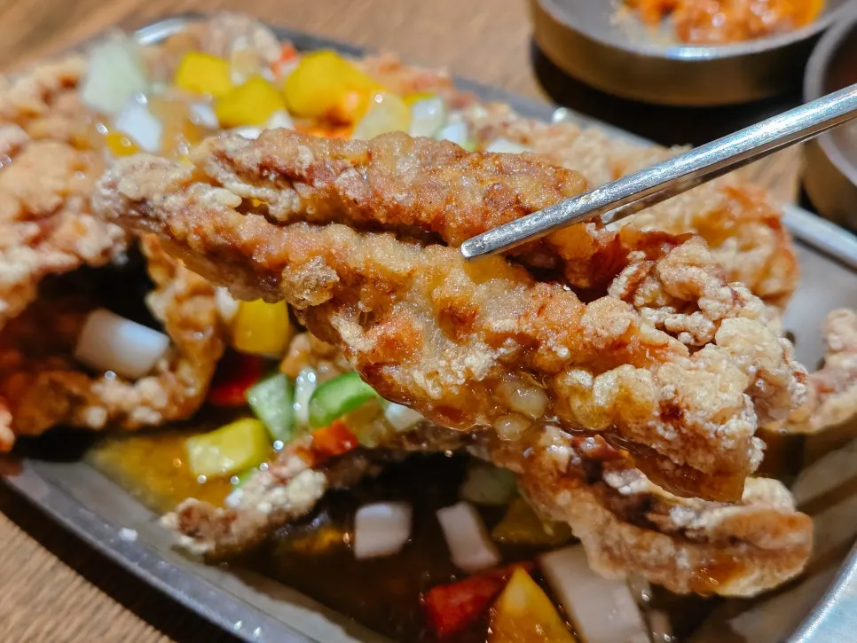 Close-up of golden-fried chicken neck tangsuyuk