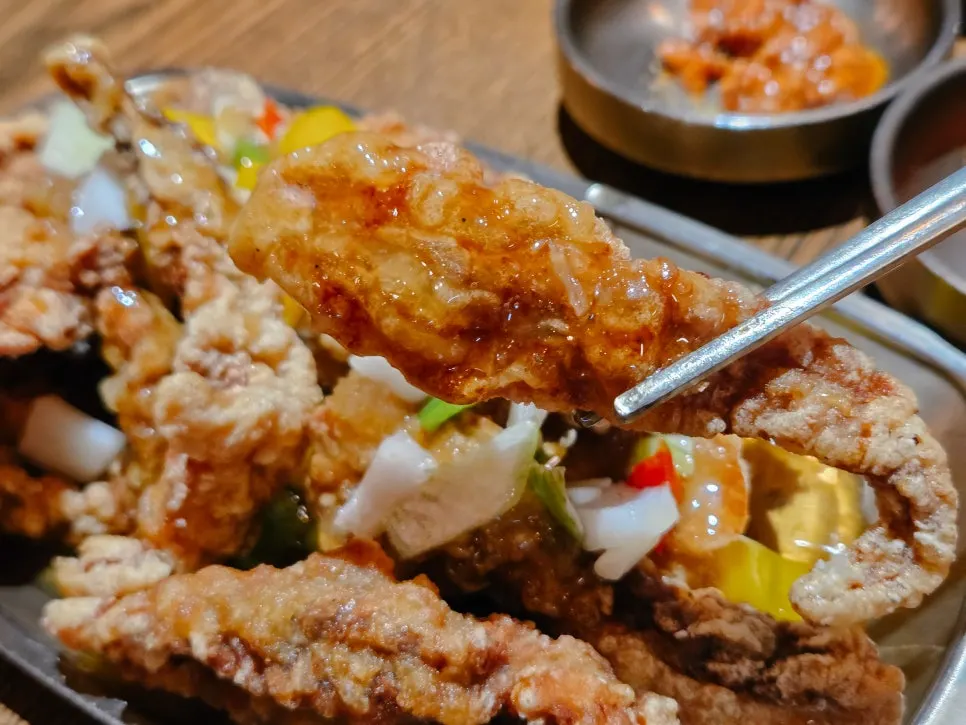Chicken neck tangsuyuk tossed in ginger sauce