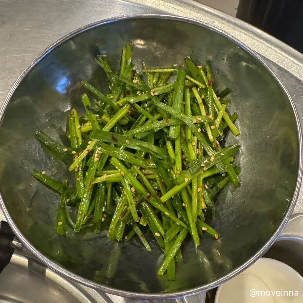 Pickled water parsley garlic mijolma sauce