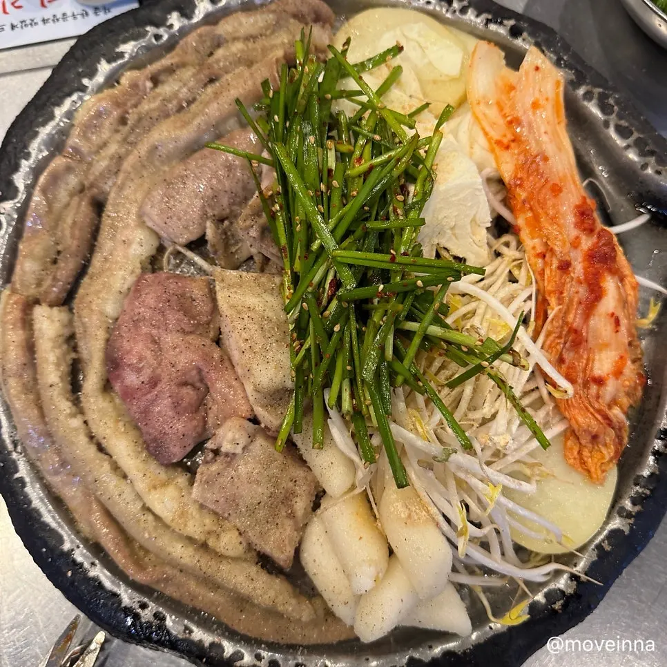 Golden grilled Korean beef makchang