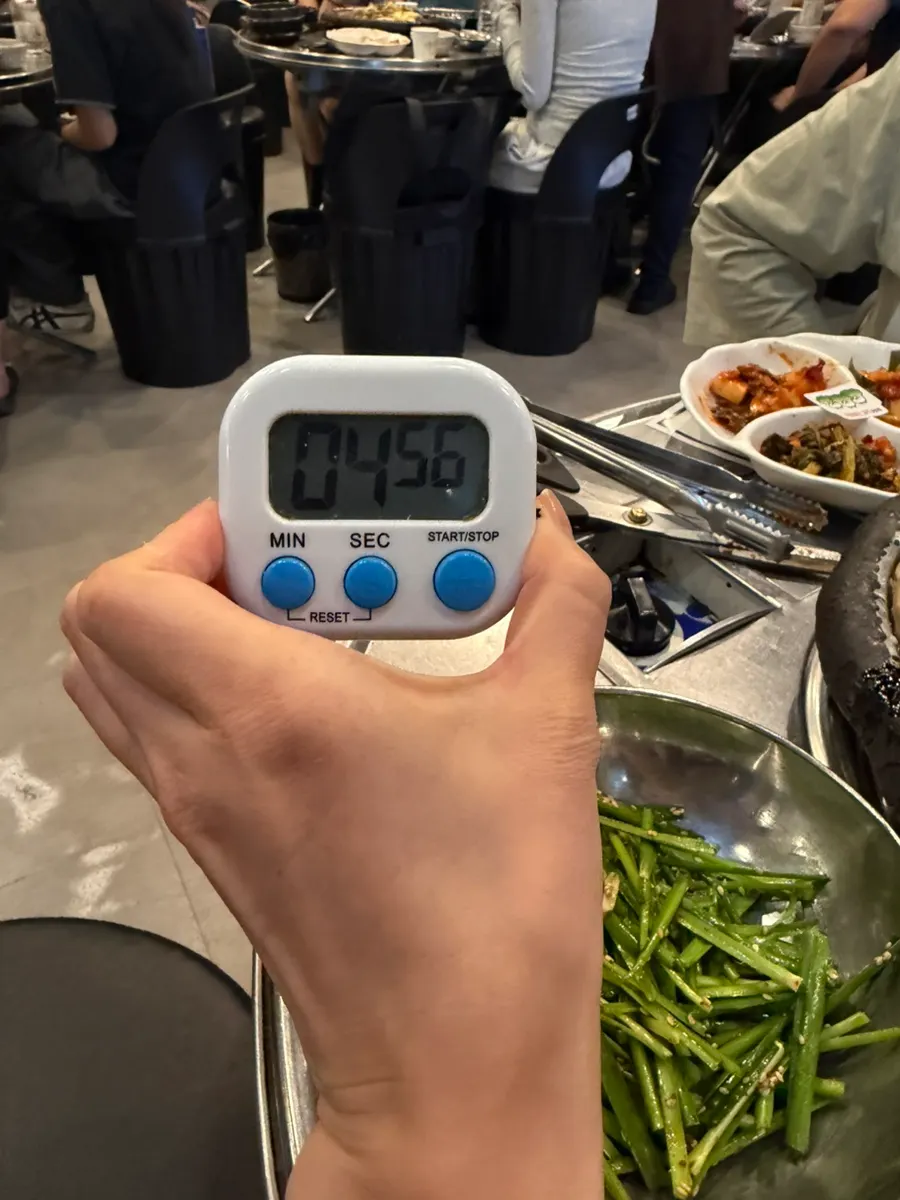 불판 위 한우 곱창구이