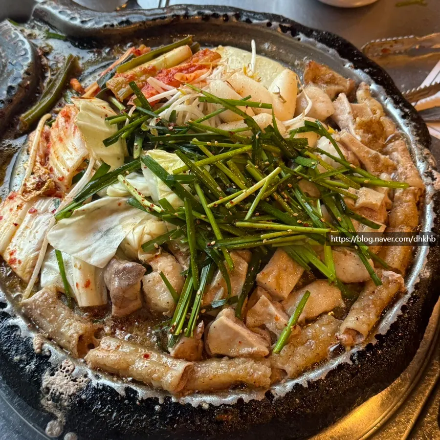 구워진 곱창 대창 막창 한 판