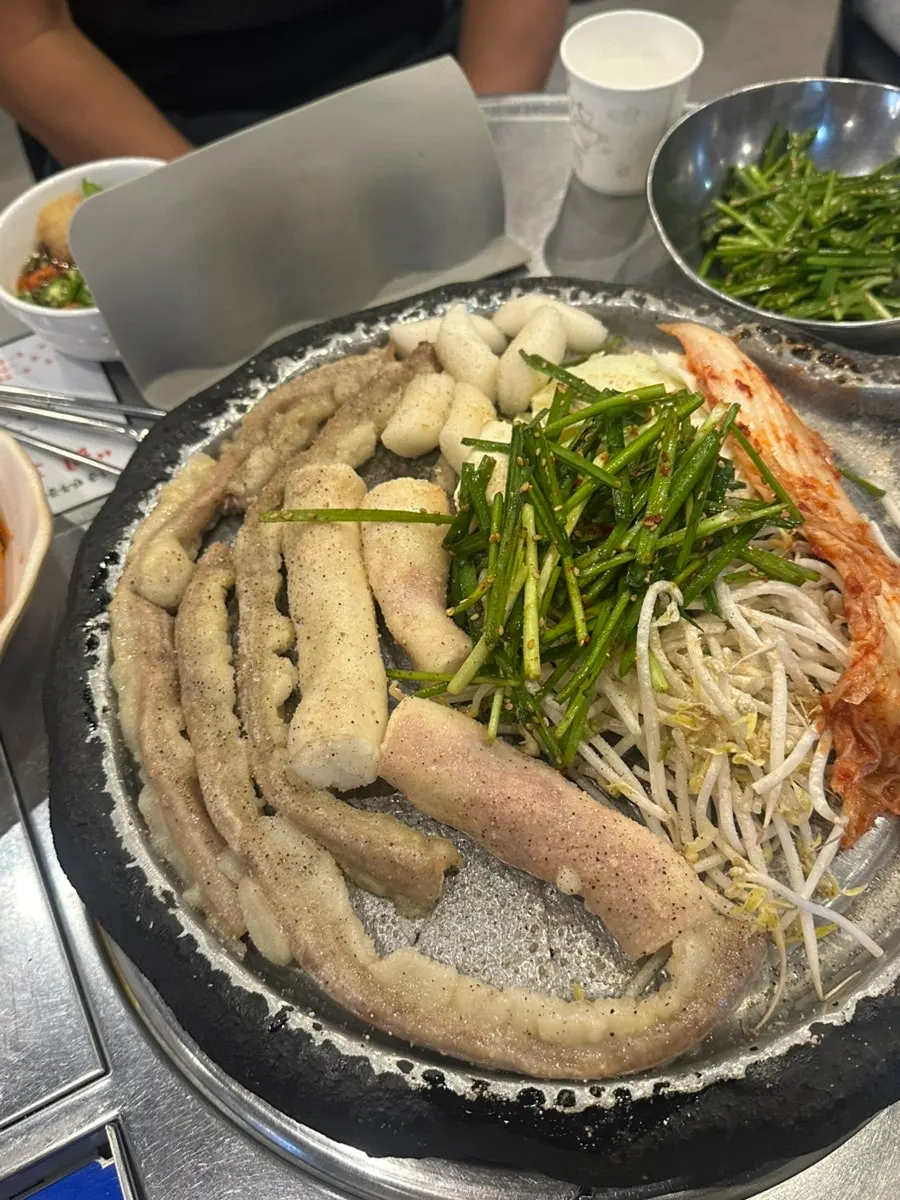 곱창과 함께 구워 먹는 김치삼종