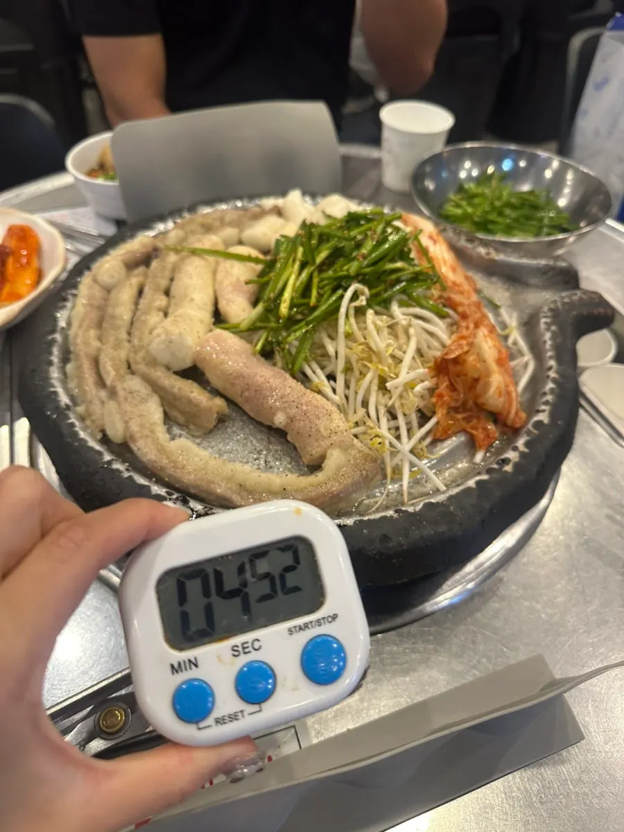 기본찬으로 나온 김치삼종 구성