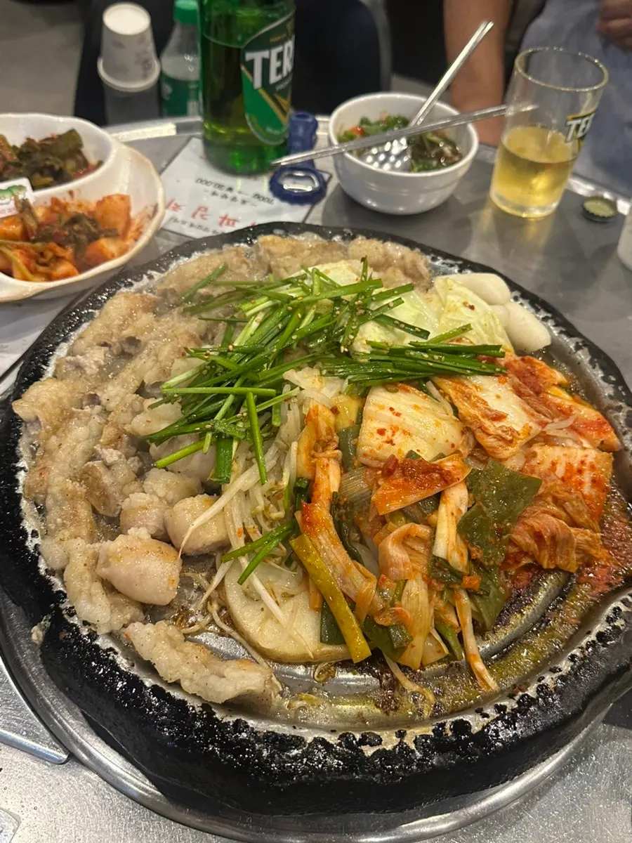 맥주와 곁들여 즐기는 곱창 한 상