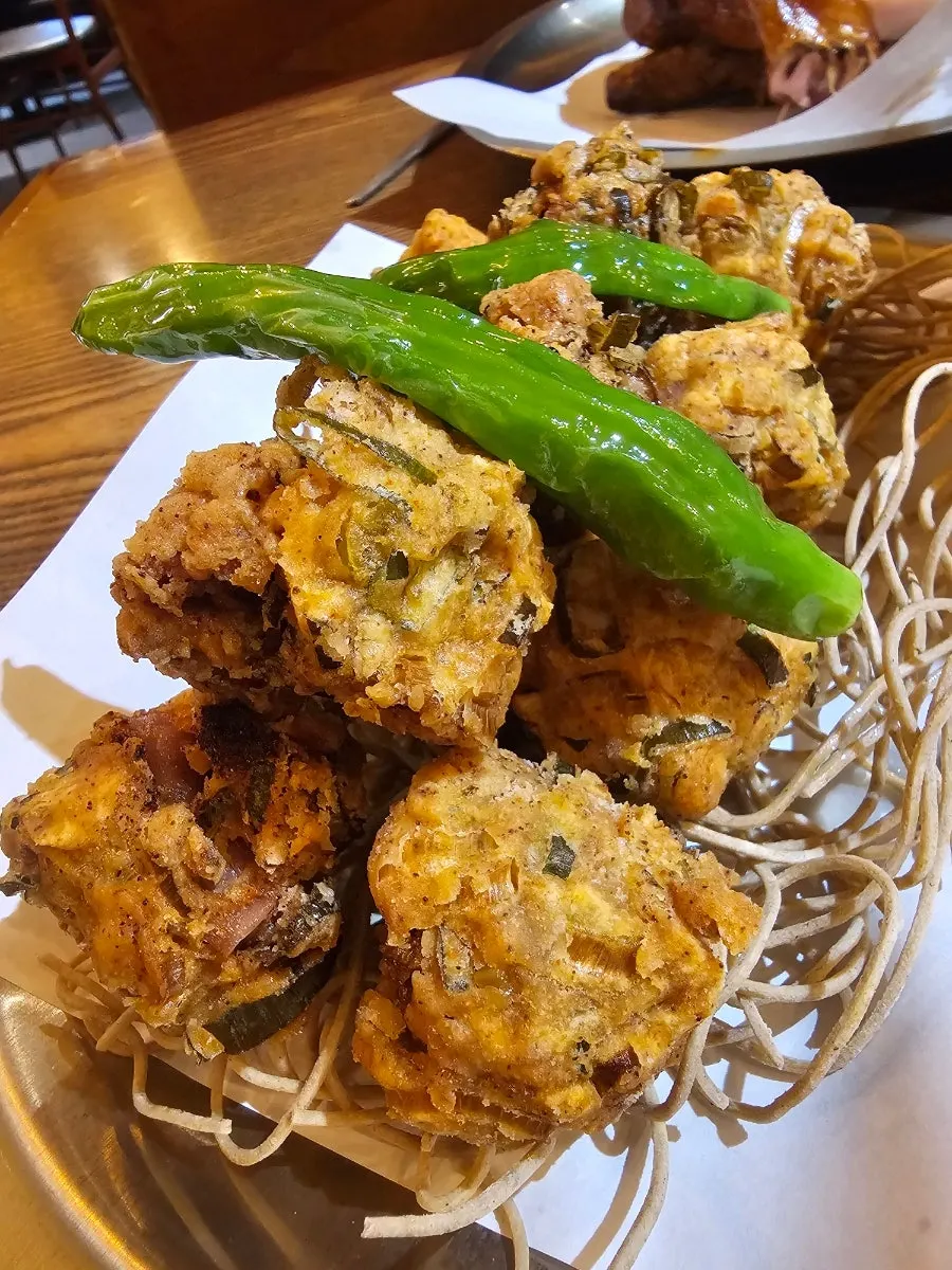 맥주 안주로 주문한 닭모래집대파튀김