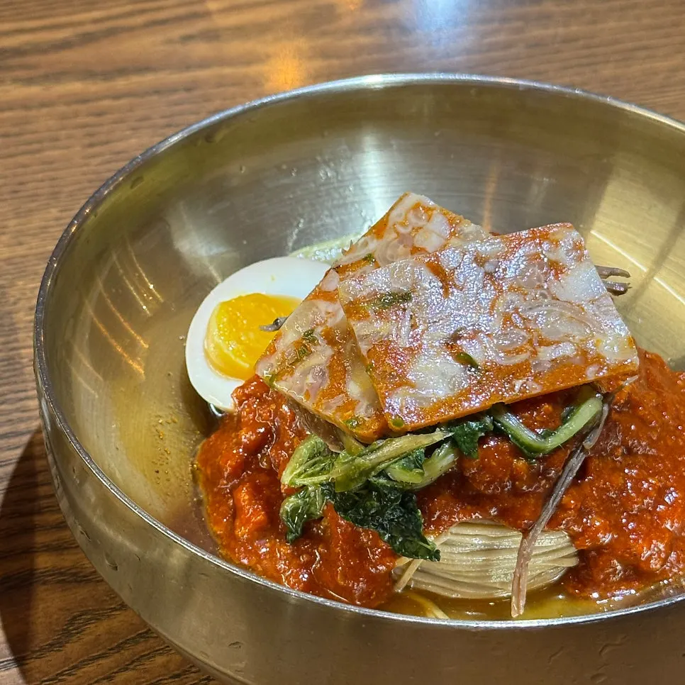 Chicken thigh-neck tangsuyuk at Gyeryugwan