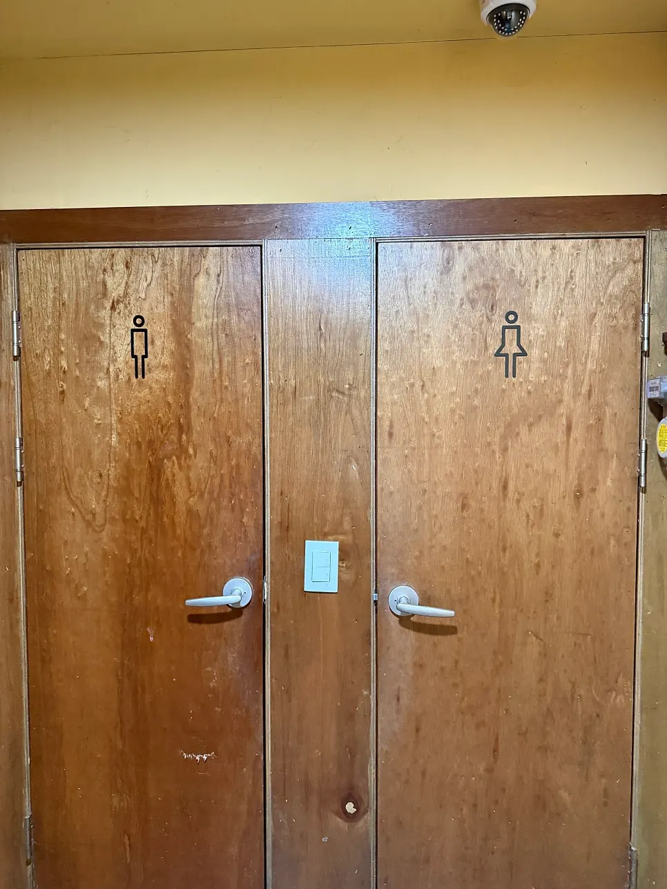 Entrance to the restroom inside Gyeryugwan