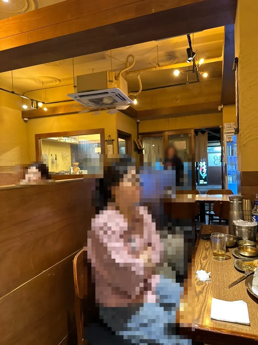 The dining hall filling up with customers