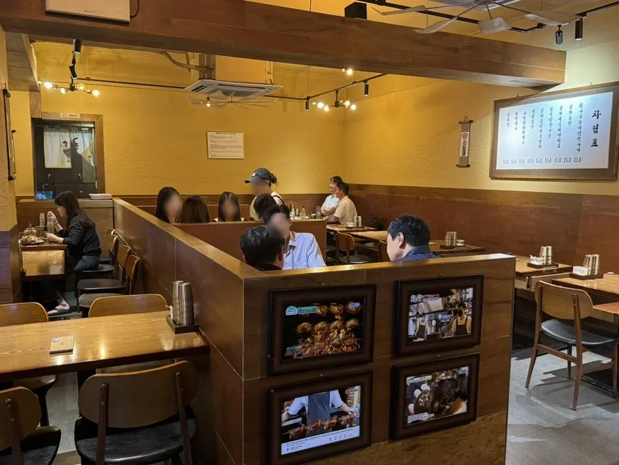 Two- and four-person table seating inside Gyeryugwan