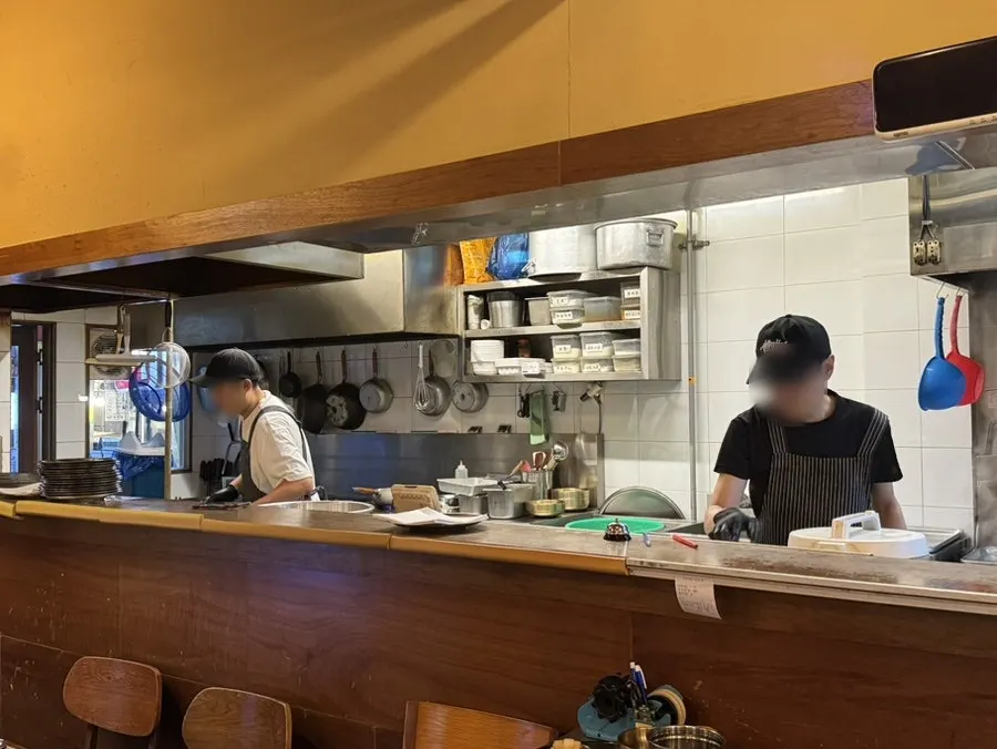 Gyeryugwan's open-style kitchen cooking area