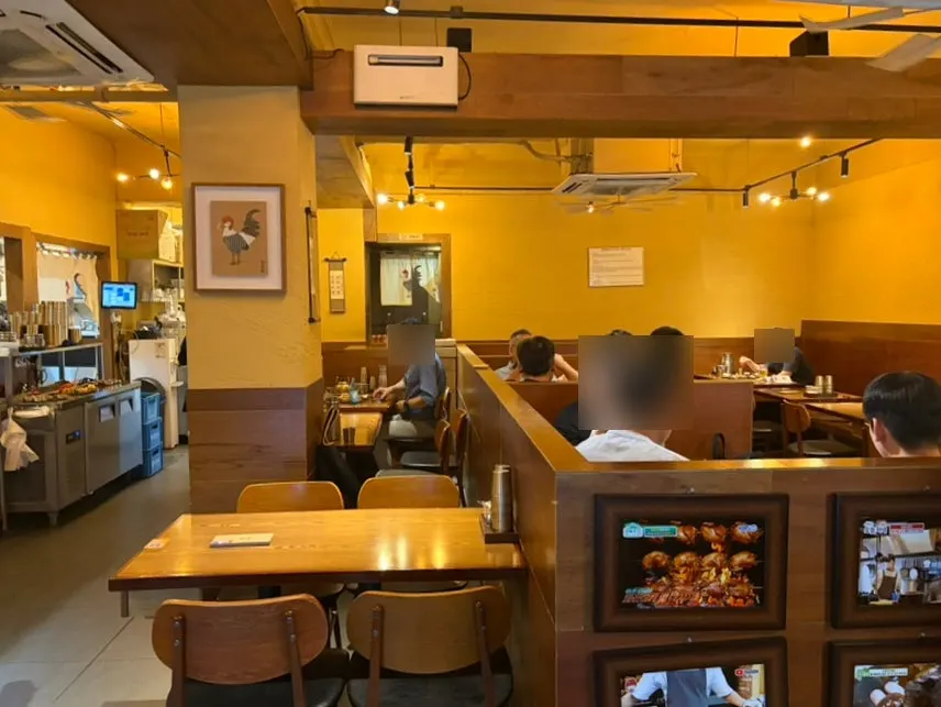 Table setting and restaurant atmosphere