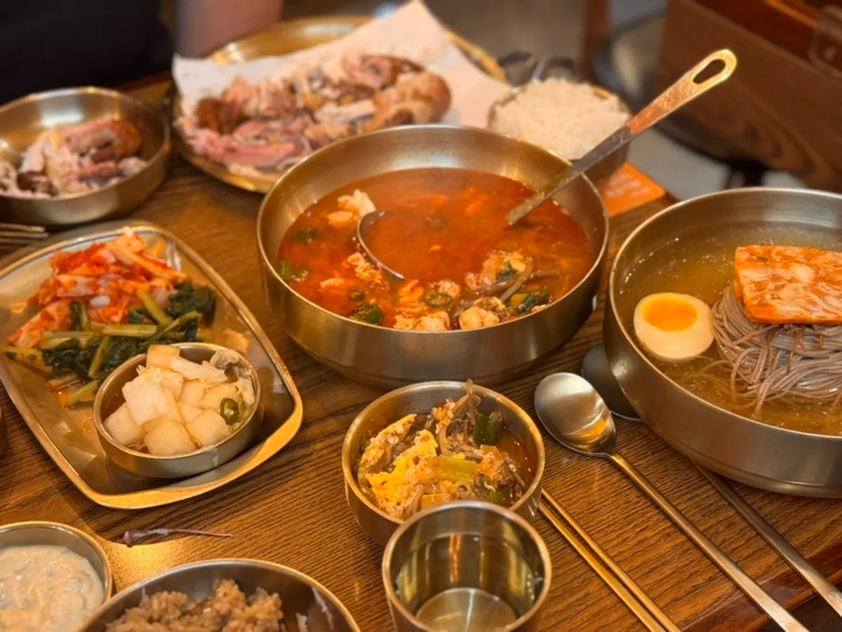 신당 계류관 참나무능이 장작구이 상차림